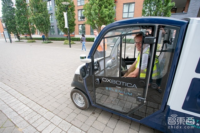 到英国格林威治看无人驾驶货车送食品 到底看到了什么?