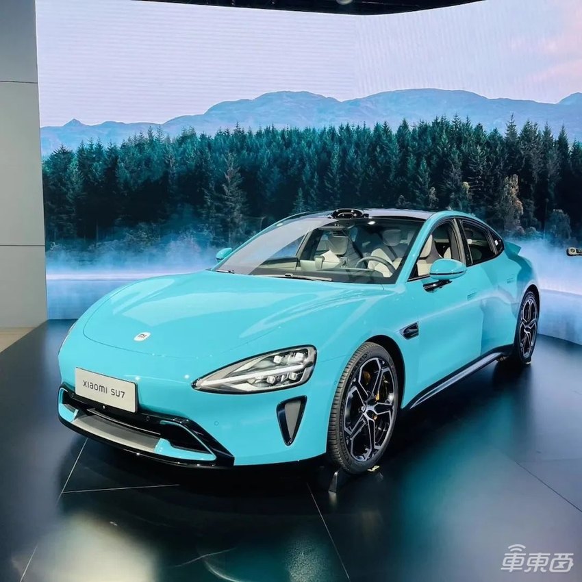 小米汽车内饰全曝光!原厂自带手机支架,实体按键回归