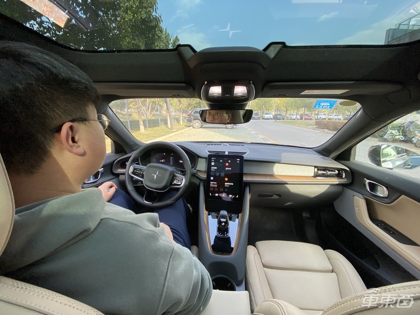 试驾极星Polestar 2：是电动轿跑也是艺术品 