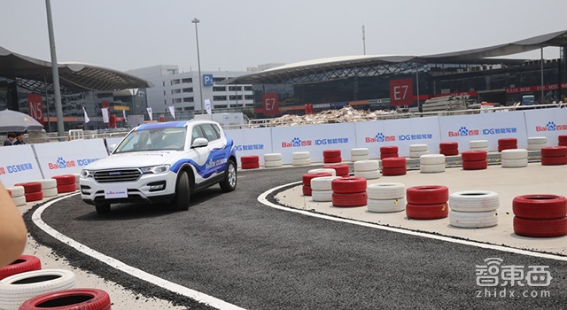 李彦宏直播无人车量产下线！王传福站台 解密百度Apollo 3.0