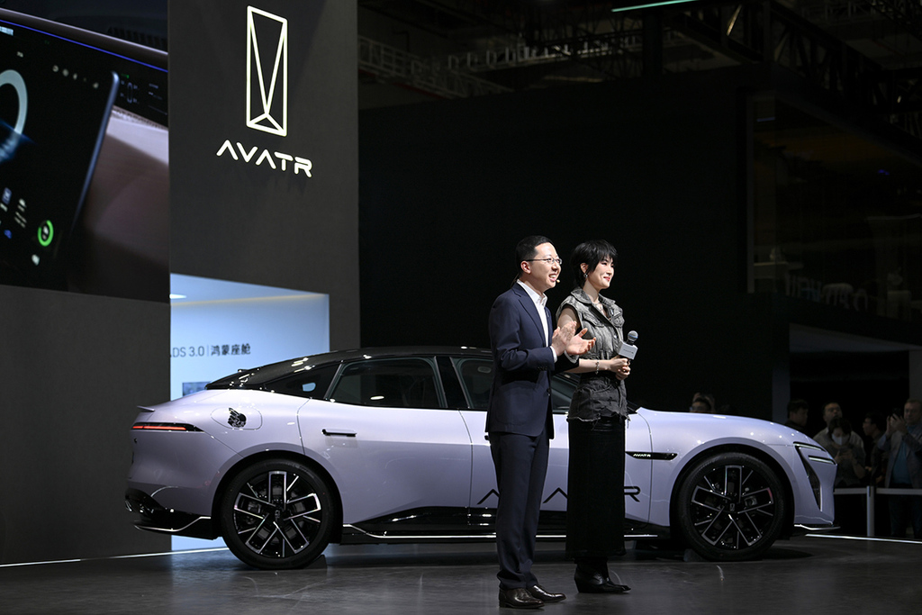 阿维塔06首搭华为乾崑ADS 4，车主姚安娜现场助阵