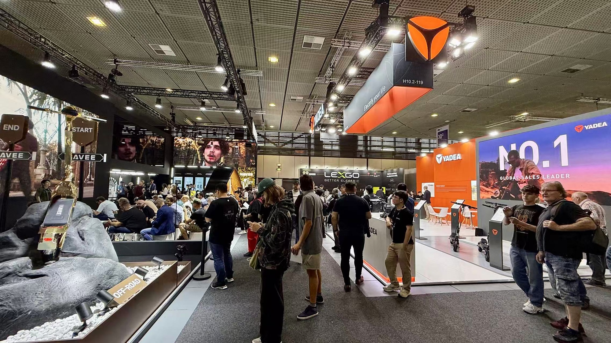 暴走IFA展会带来八大看点！宇树机器人表演秀翻老外，国产AI眼镜攻陷欧洲，“电动老头乐”也来了