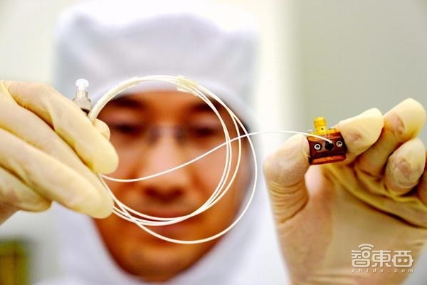 撕破美国封锁线！中科院造出最强芯片设备，10nm芯片来了