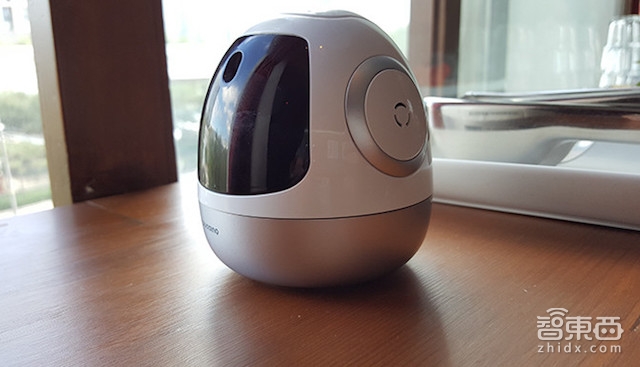 机器人布丁亮相 小块头也能带来安全陪伴