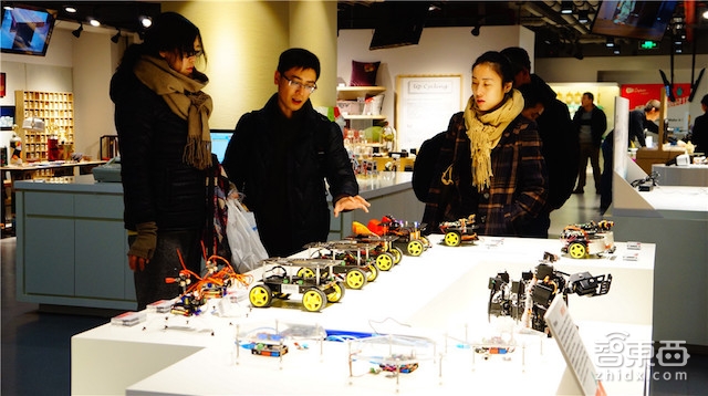 平板套壳成本不到千元!起底机器人创业江湖