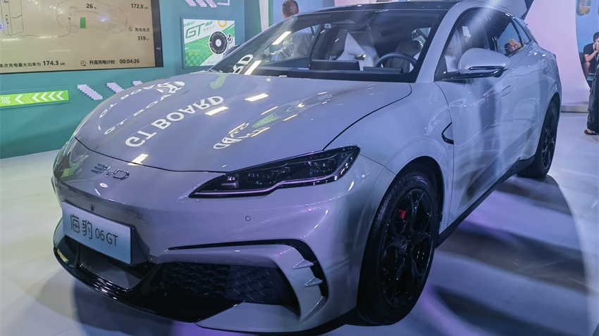 比亚迪平价小钢炮来了！海豹06 GT零百加速仅需4.9s，全系标配超百项配置