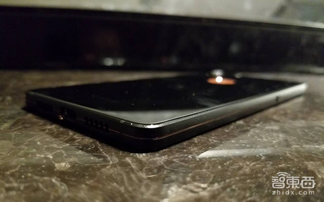 “差一点就是全面屏” 锤子科技新推坚果Pro 2 还捎上了一台空气净化器