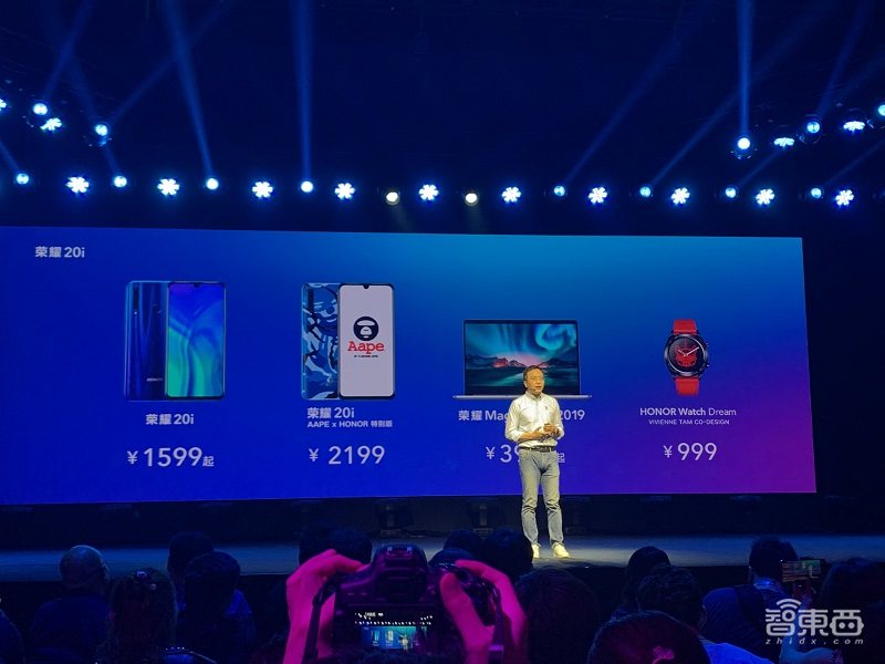 荣耀2019开年第一机:3200万AI自拍+后置超广角三摄,售价1599元!