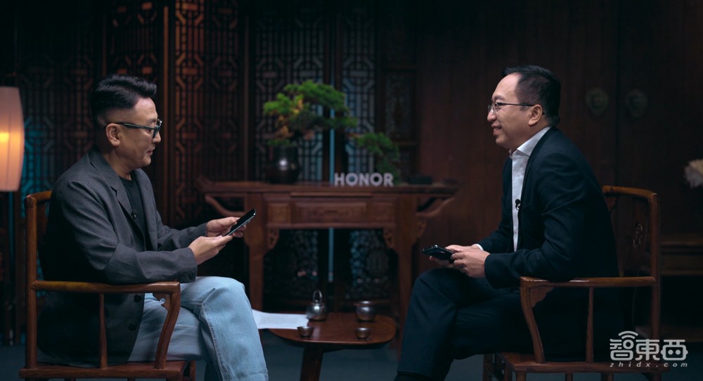 荣耀和华为的“君子之争”：极致产品主义和科技理想主义的诠释