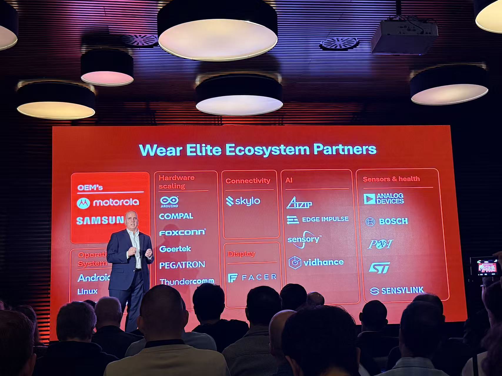 刚刚，高通甩出3nm旗舰AI芯片，让智能手表能跑大模型