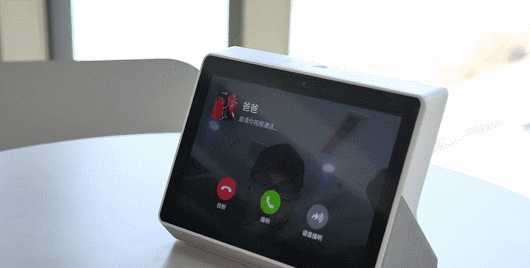 腾讯叮当智能屏发布!超远语音识别,智能音箱上的视听盛宴!