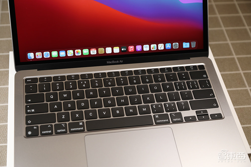 M1芯片版MacBook Air体验,苹果用三招“绝杀”自己?