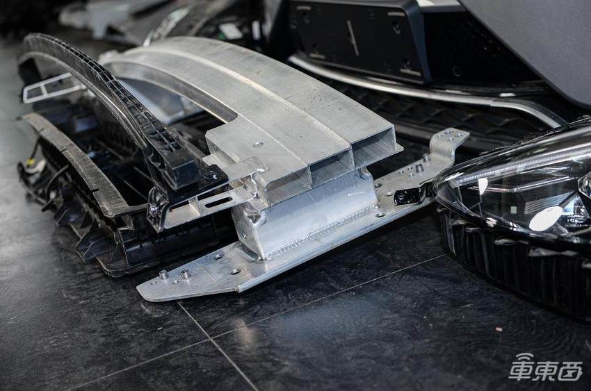 拆车看内核:极狐能否越级叫板蔚来ES6?