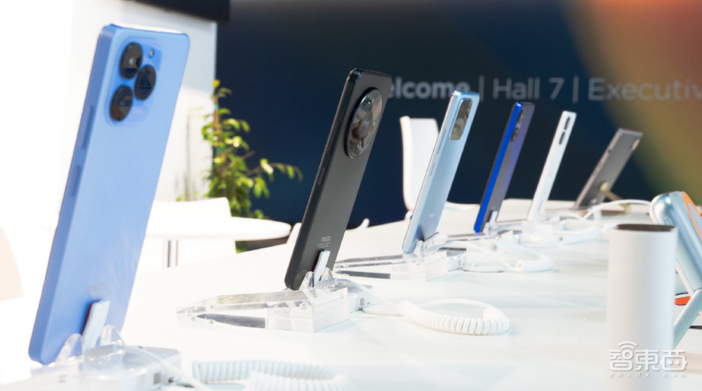 AI爆火MWC！AI OS席卷手機(jī)PC，國王點(diǎn)贊榮耀華為，中國企業(yè)霸場