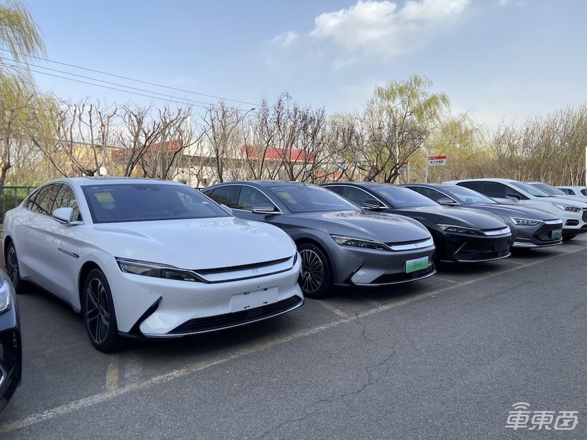 比亚迪汉创造销量神话背后：4S店全面对标Model 3，现场就能对比试驾