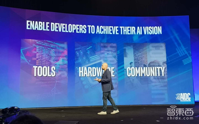 英特尔AI大会现场:秀AI作曲神技!推新版AI芯片