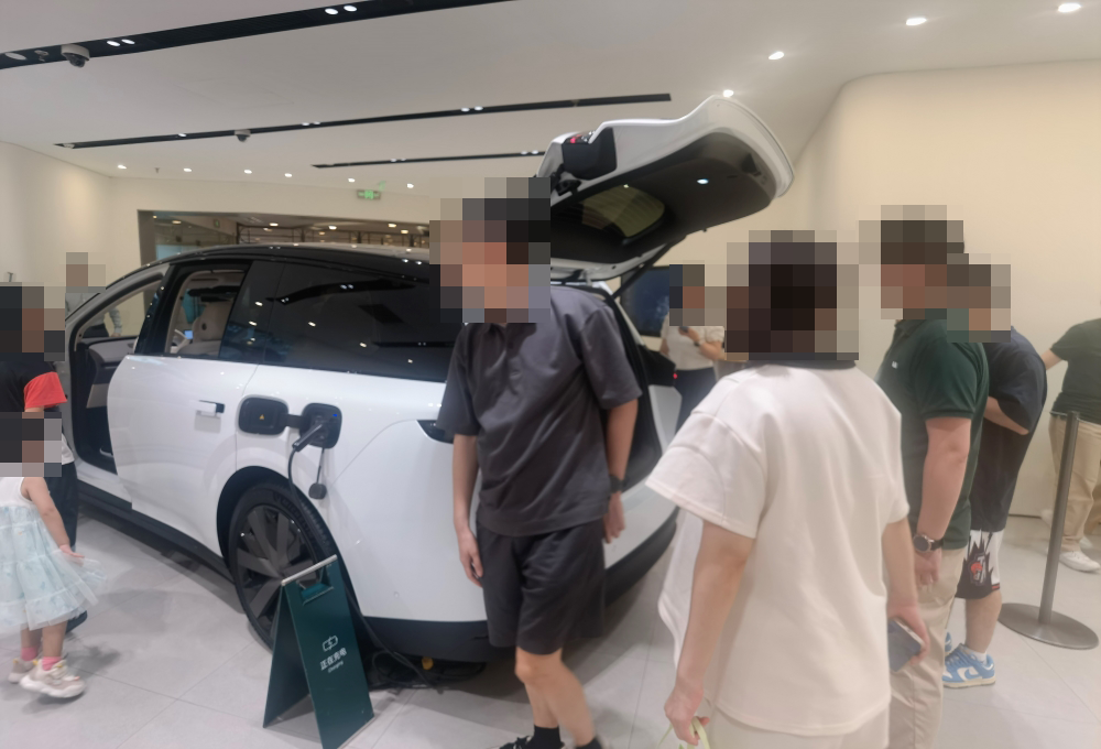 线下实探理想i8与乐道L90:销售互放狠话,一周后亮底牌