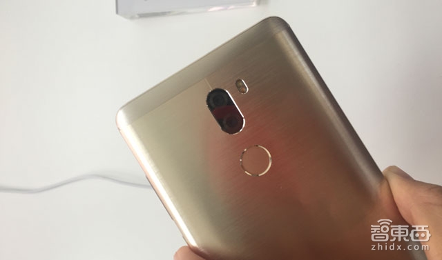 小米新旗舰手机5s发布 雷军说:不要再黑小米了!