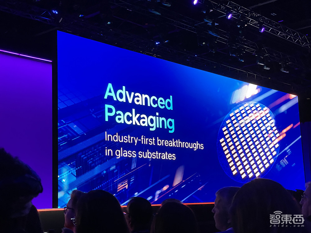 英特尔连甩AI大招!288核至强芯、3代AI芯片、PC断网跑大模型