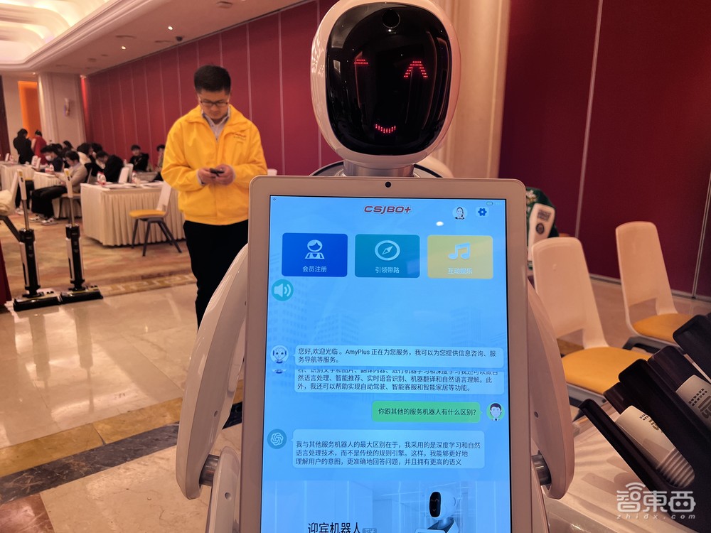 穿山甲机器人推出ChatGPT版迎宾机器人,售价9999元起,独家对话CEO宋育刚