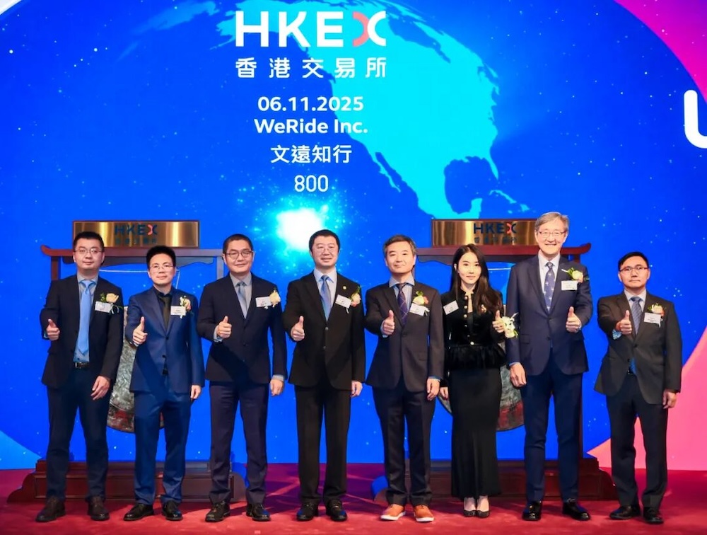 Robotaxi营收飙涨210%，拿出7亿回购，全球Robotaxi第一股交卷2025