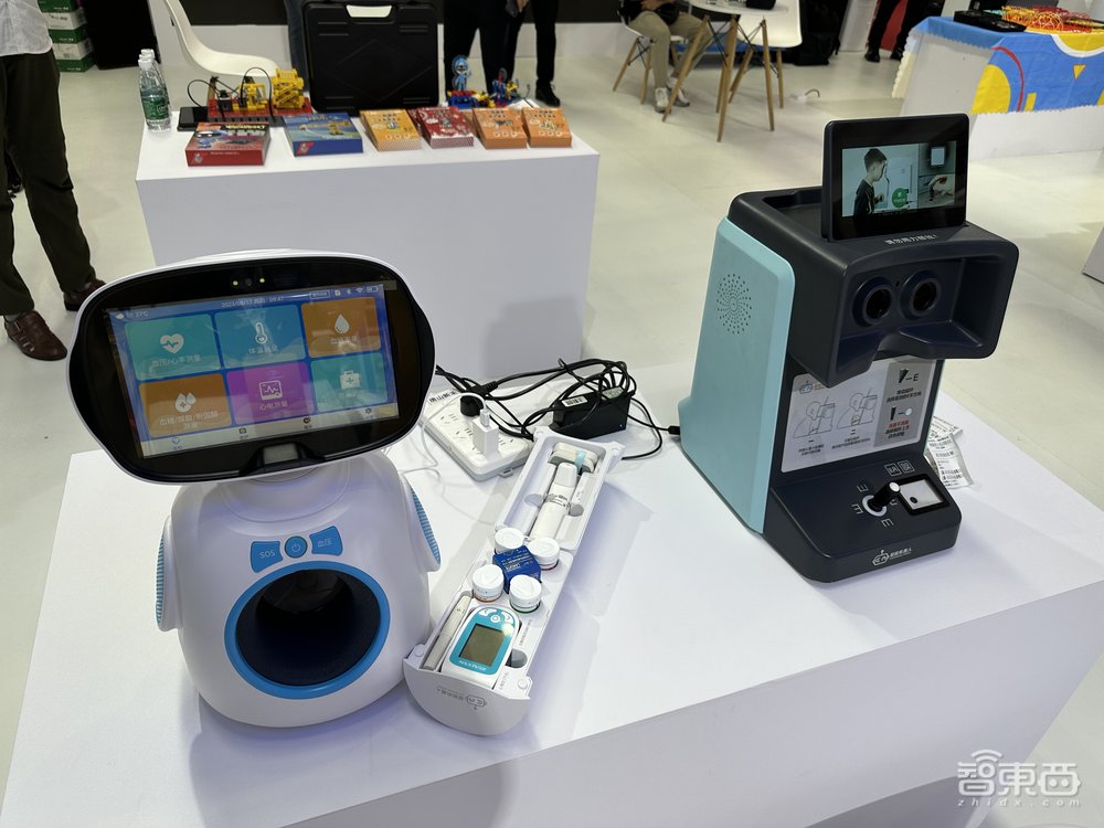 人形机器人真火了!10多款扎堆引爆亦庄,小米铁蛋2首亮相