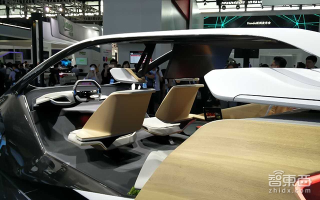 CES Asia 2017首日:消費(fèi)電子展變“車展”VR冷清中蓄力