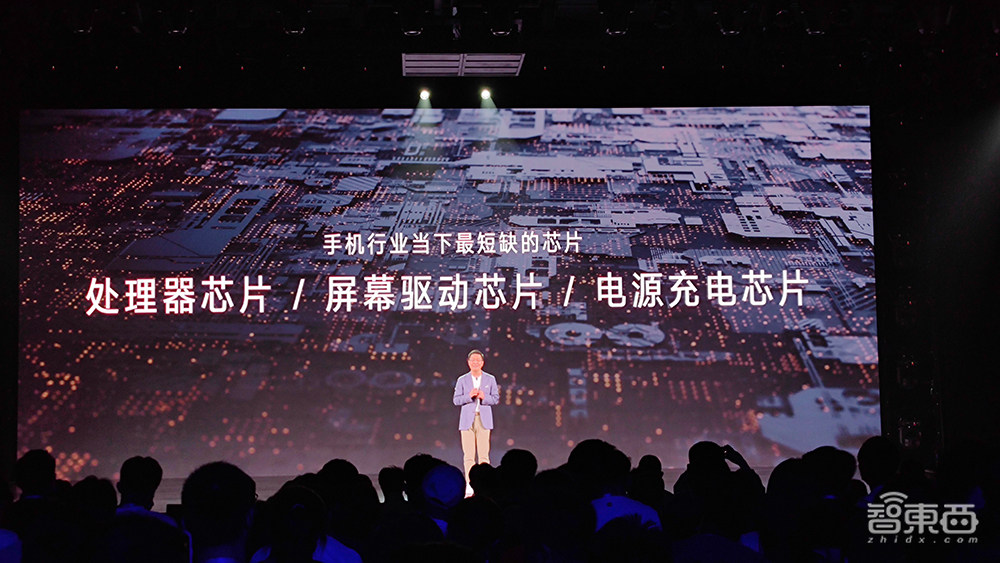 Redmi掌门卢伟冰:一部Note手机要用114颗芯!缺芯至少还要一年