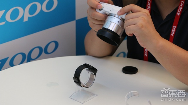 卓普发布首款智能手表 还请了赛车手做代言