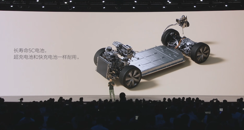 理想i8便宜2.8万开卖！首发VLA司机大模型，李想：第一眼看图觉得有点丑