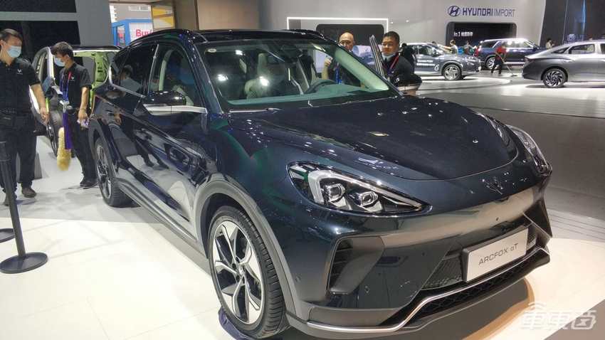 也许是2020全球最大车展!北京车展首日,小鹏搞飞机,一大波合资纯电来抢特斯拉风头