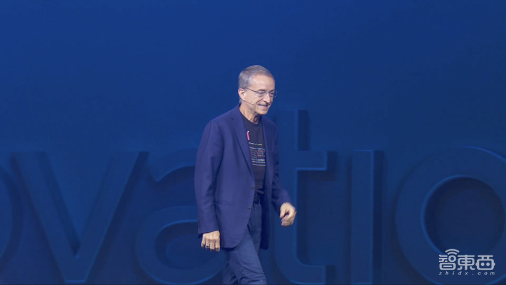 英特尔连甩AI大招!288核至强芯、3代AI芯片、PC断网跑大模型