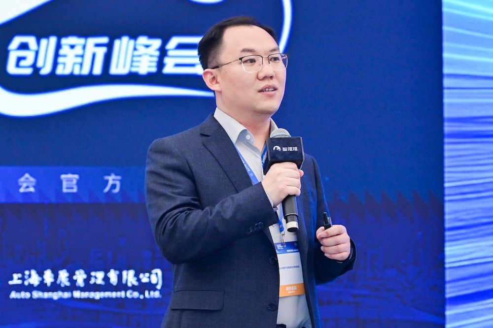中国汽车产业掀起“AI革命”！汽车智能化创新峰会观点交锋，18位大咖共话智能化下半场