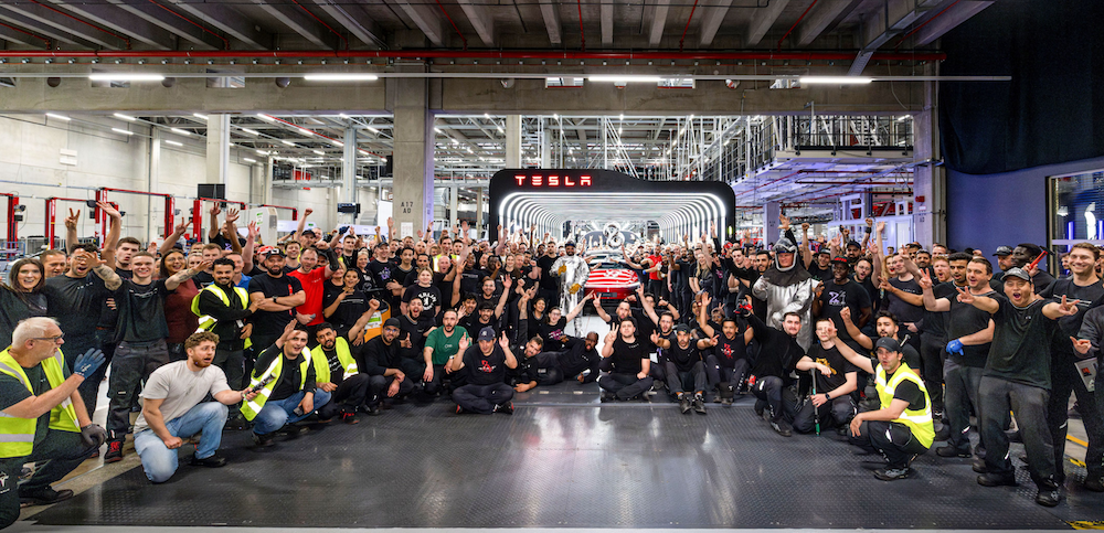 特斯拉交出十年最差季报!营收利润销量全下滑,平价新车下半年量产