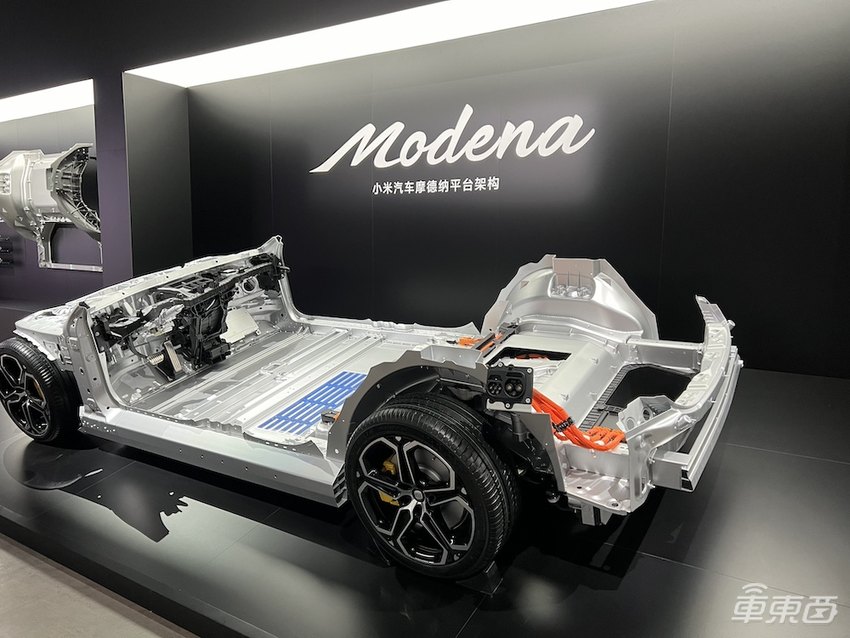 小米汽车门店火爆到限流！看车队伍排到晚上10点，消费者：加完班也要来看看