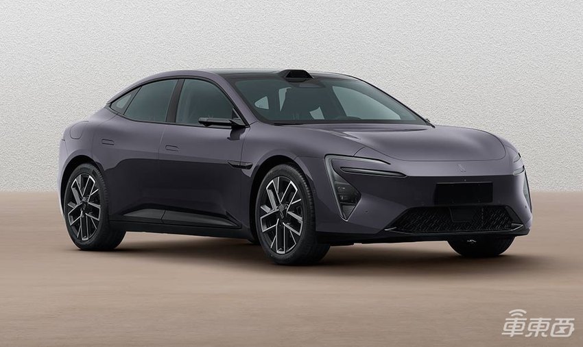 华为百万豪车增程纯电版同时亮相！比亚迪多款新车配备无人机，2025年新车更卷了