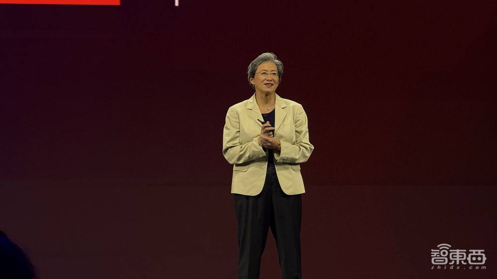 AI圈顶流捧场!黄仁勋苏姿丰都来了,联想亮AI Now智能体大招,连甩10多个重磅AI产品