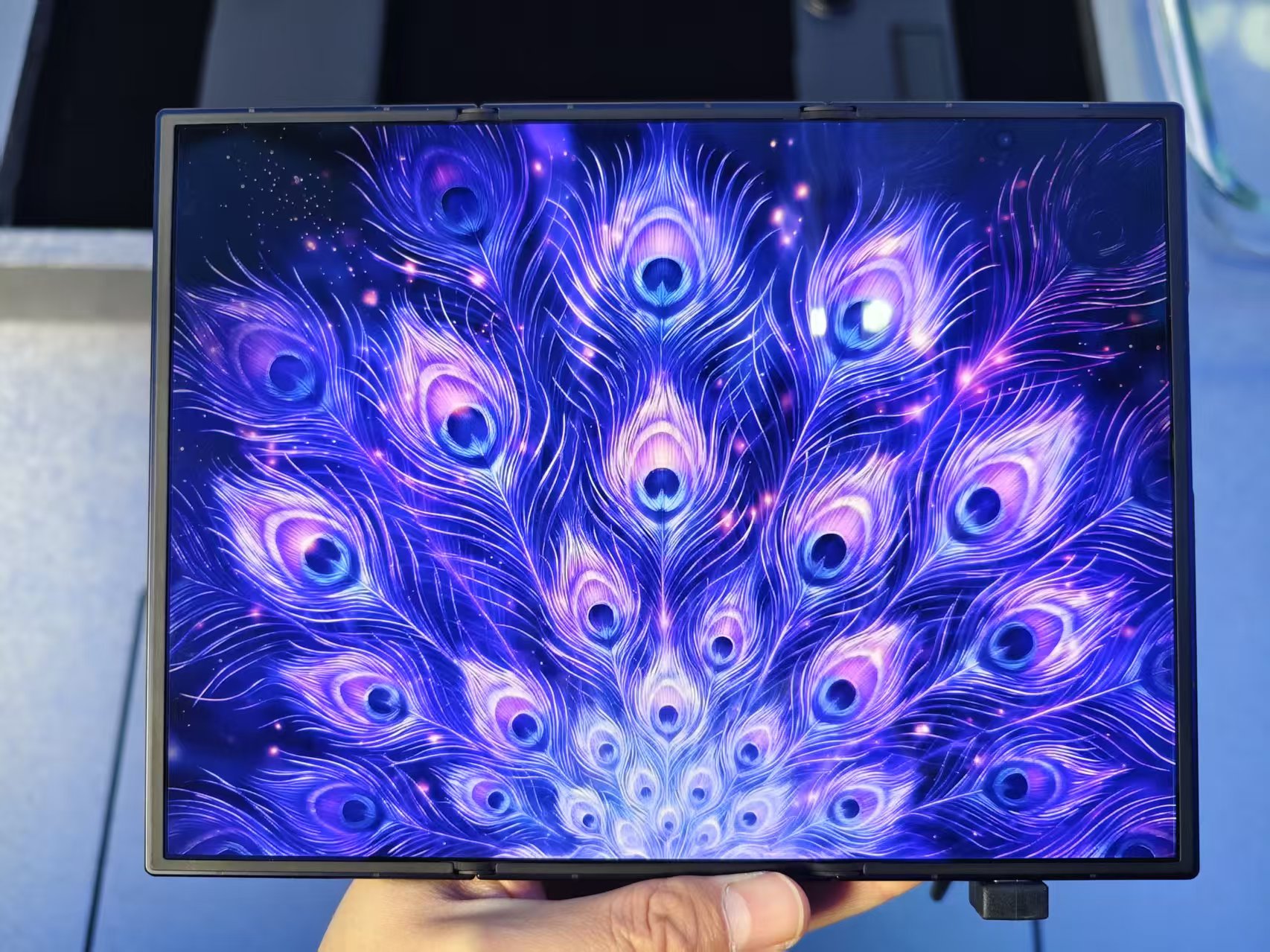 中国首秀！19999元的三星三折叠来了，真机上手体验，屏幕交互有点惊艳