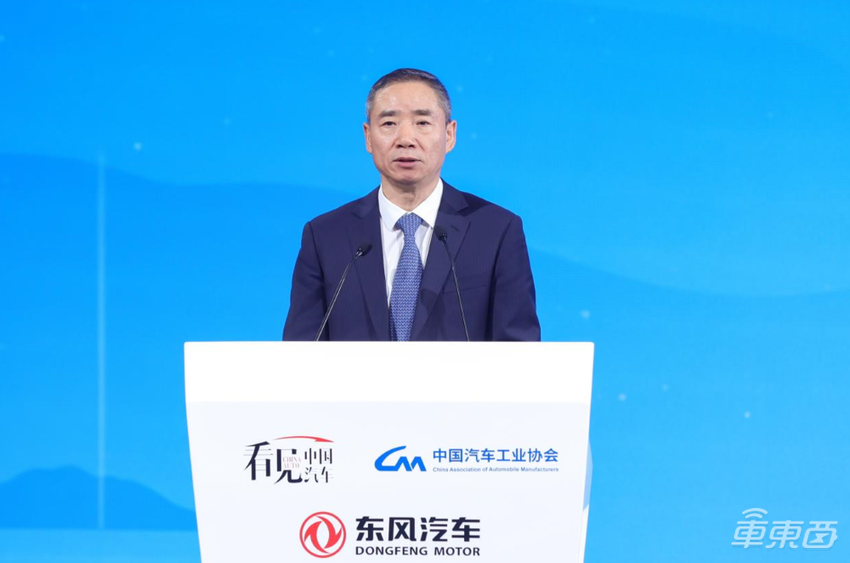 中国汽车工业新成就!中国新能源汽车产销首次达成年度1000万辆,仅用不到11个月