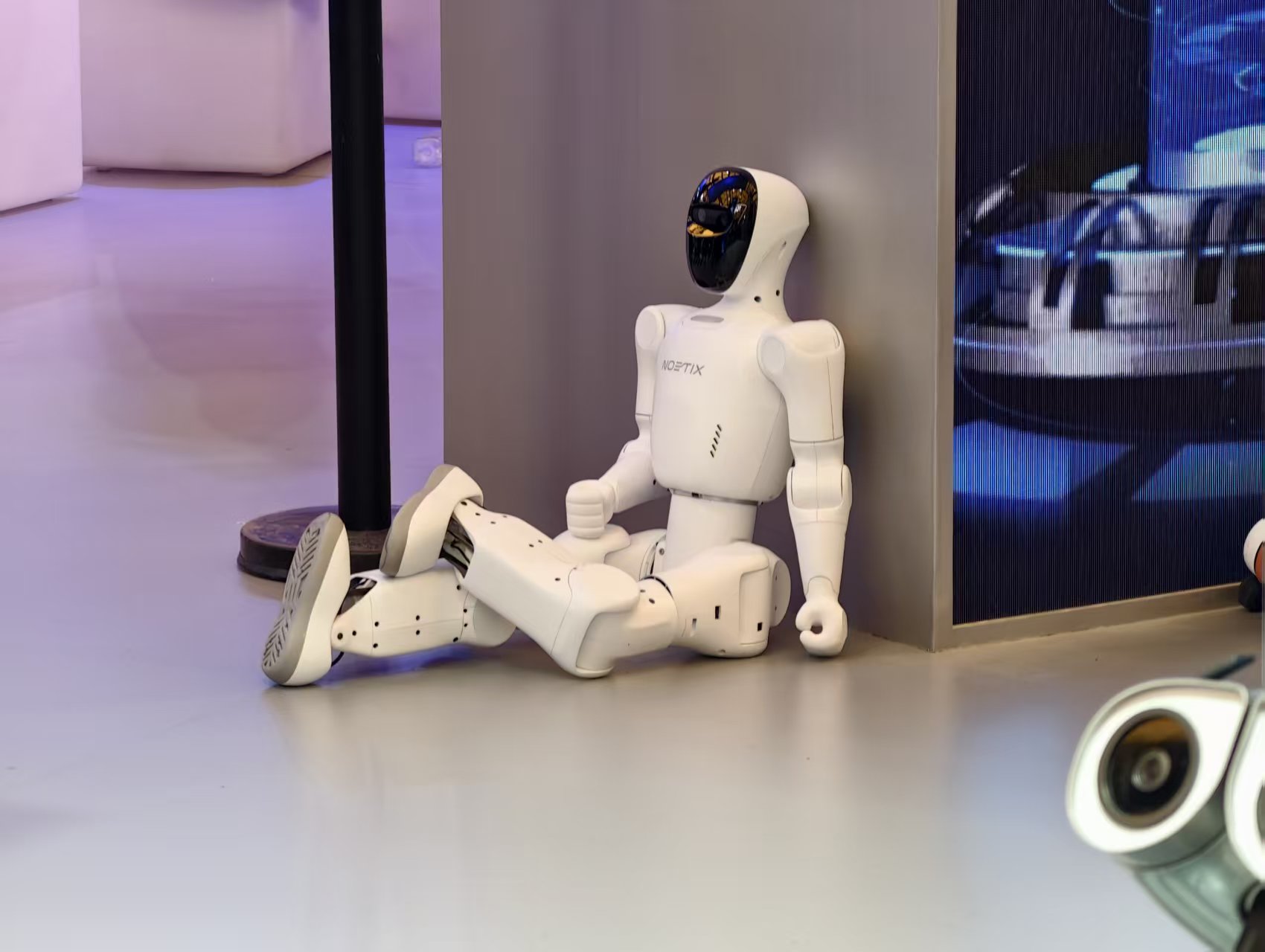 暴走两万步逛遍中国版CES!AI养龙虾、人形机器人火爆,追觅手机上手