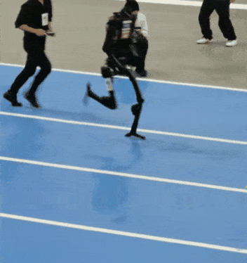 刚刚,人形机器人运动会首金诞生!宇树狂奔,天工摘银,优宝特断臂