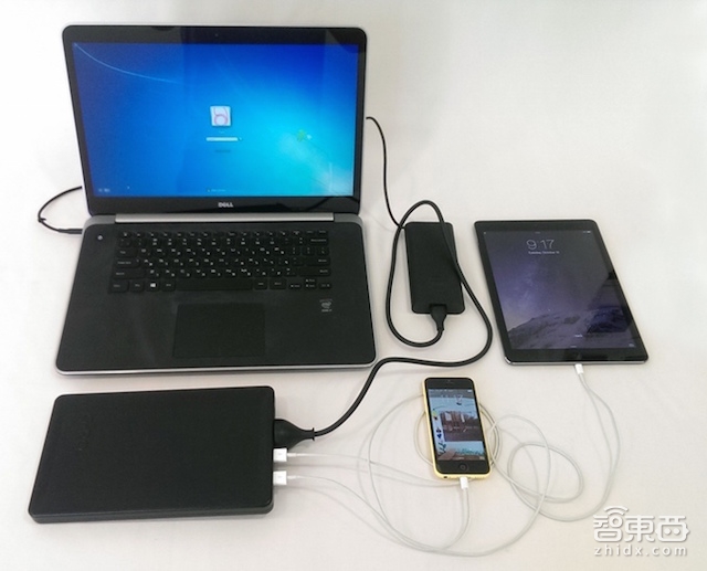 Kickstarter众筹158万美元的智能行李箱:两个轮也能用