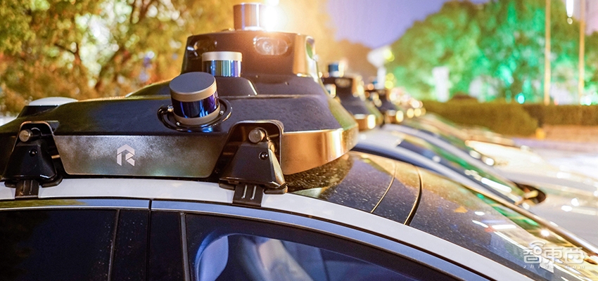 无人专车乌镇显神通！被三蹦子和狗逼停怕不怕？