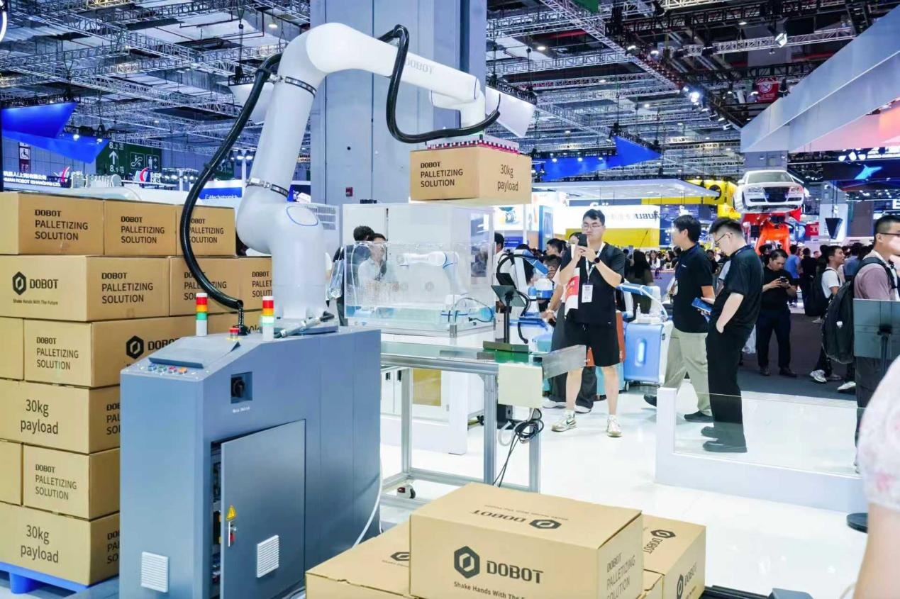 全球首个多形态具身智能机器人平台来了！越疆率先打开具身工业时代大门