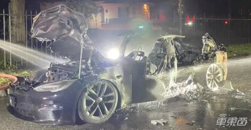 新款Model S莫名失火！大火超三小时，车辆完全被烧毁