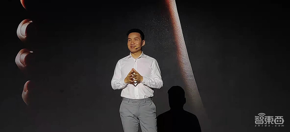 一加正式联手哈苏!3年砸10亿死磕拍照,687亿色拍照在路上