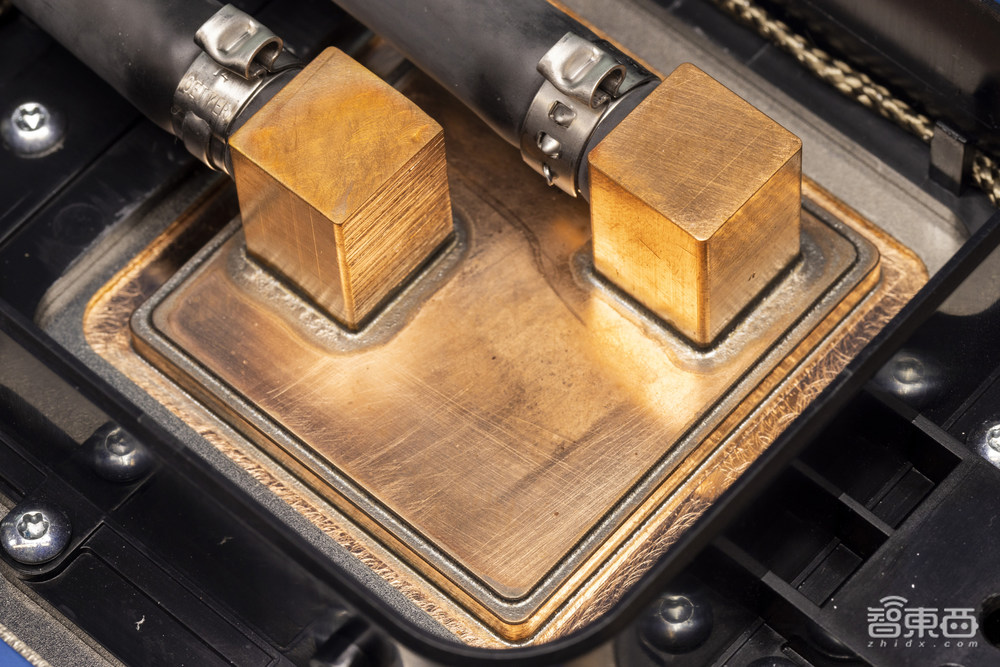 微软推出首款自研大模型AI芯片！台积电5nm、1050亿颗晶体管，OpenAI率先试用