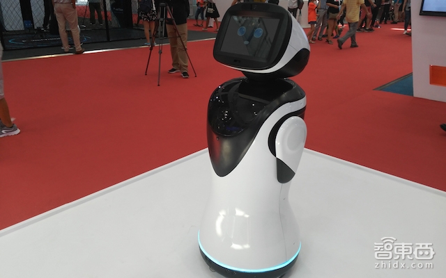 15家井喷入市!服务机器人彻底火了!