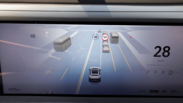 开阿维塔11跑了1500公里后，我把Model Y退了