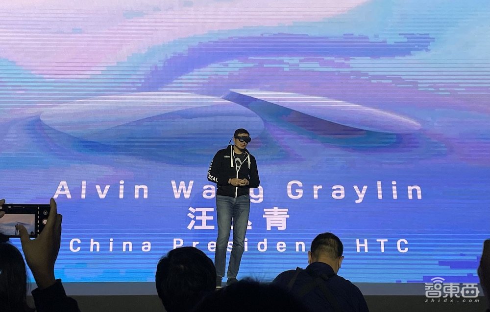 HTC VIVE Flow首发体验:手机化身控制器,应用生态有惊喜